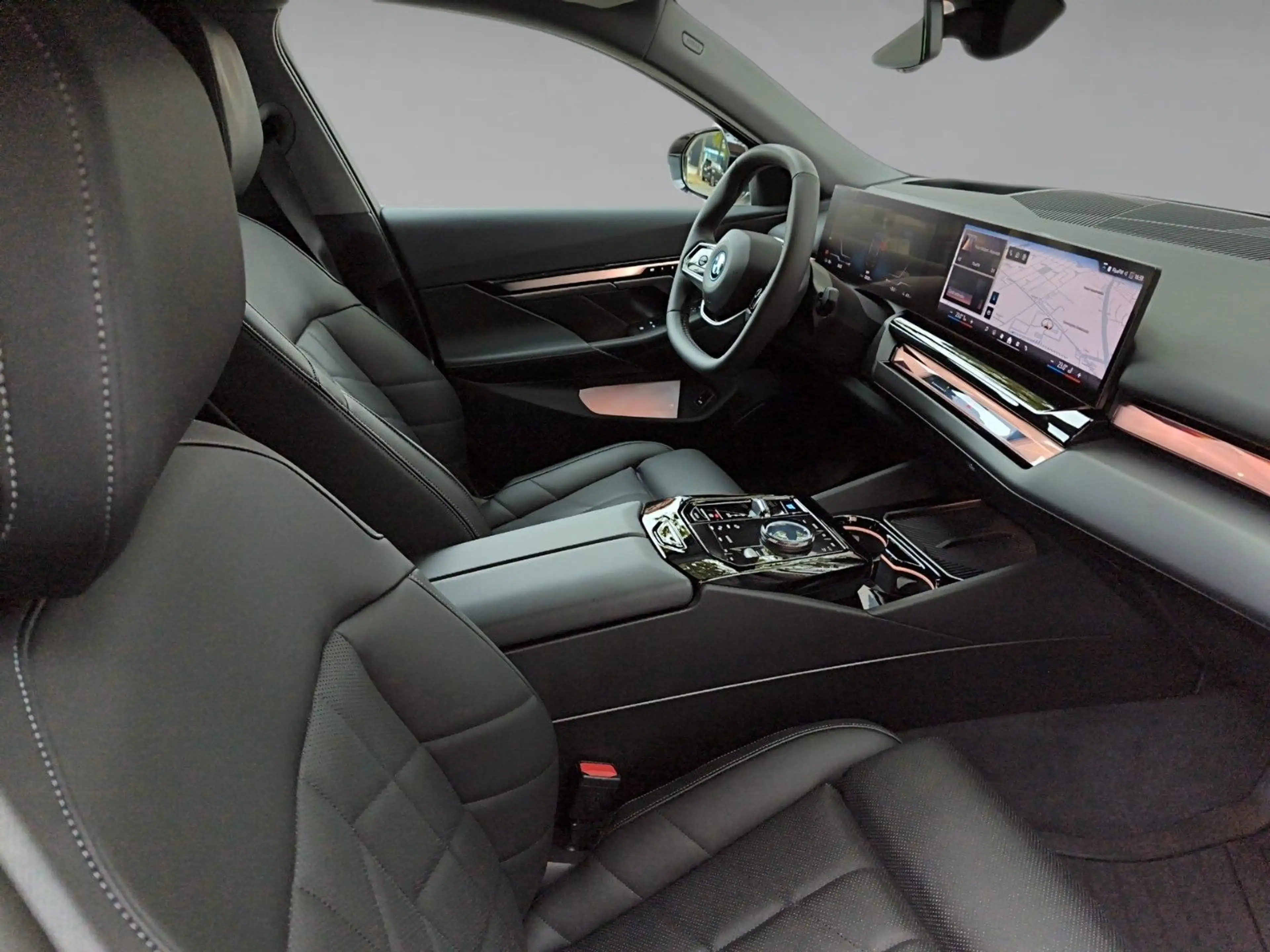 BMW i5 40 eDrive Innovation - Travel - Comfort — photo 11