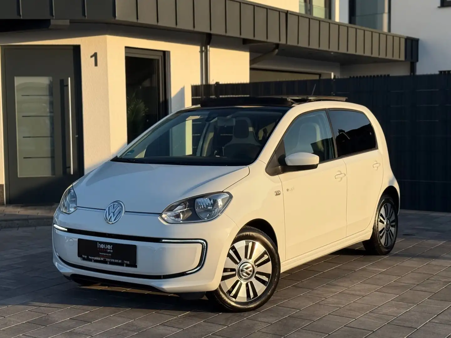 Volkswagen up! e-up!/PANO/SHZ/KLIMA/NAVI/BTH/AUTOMATIK Weiß - 1