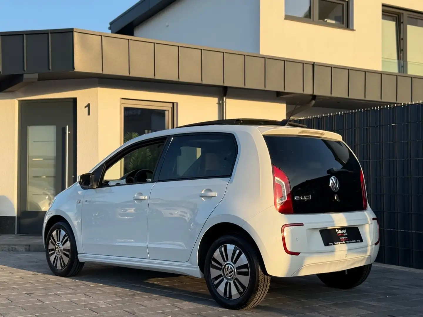 Volkswagen up! e-up!/PANO/SHZ/KLIMA/NAVI/BTH/AUTOMATIK Weiß - 2