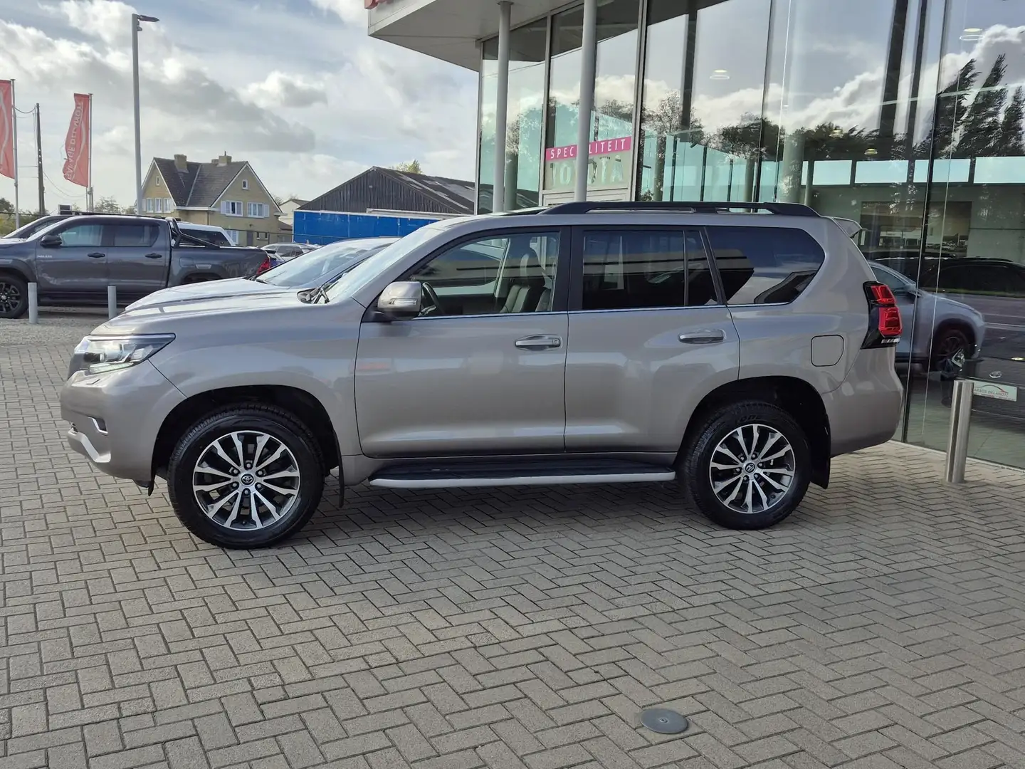 Toyota Land Cruiser Premium +3,5T Sleep +Lichte vracht *€44421+BTW* Brons - 2