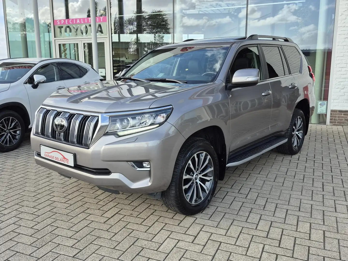 Toyota Land Cruiser Premium +3,5T Sleep +Lichte vracht *€44421+BTW* Brons - 1