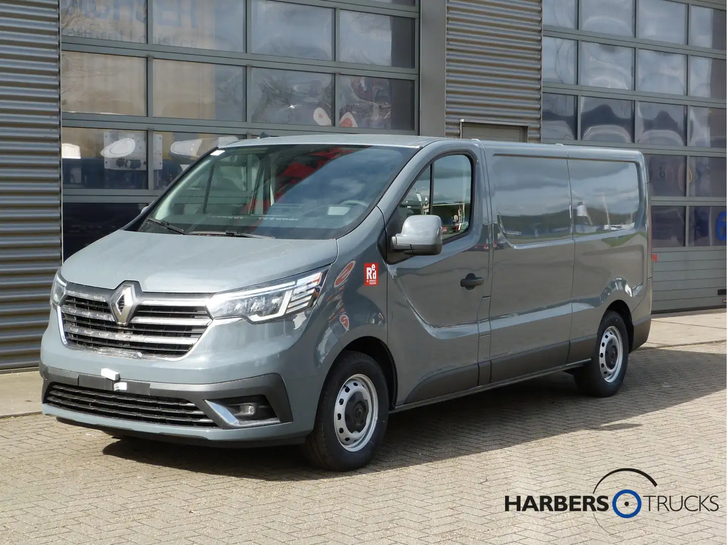 Renault Trafic L2H1, E-Tech, Z.E. WLTP 294km, 920kg Trekgewicht, Gris - 1