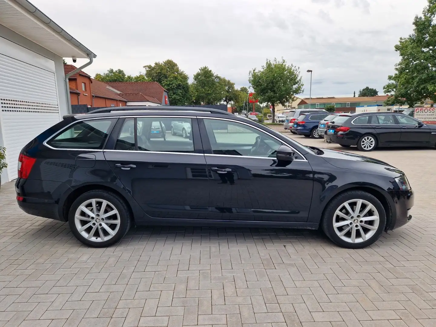 Skoda Octavia 2.0 TDI+Automatik+Bi-Xenon+AHK+TÜV neu Schwarz - 2