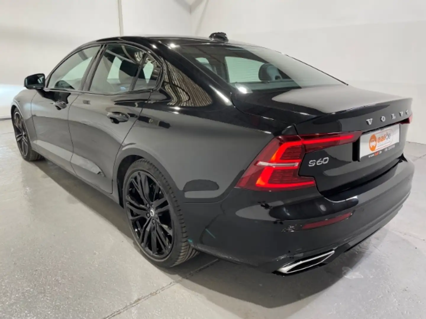 Volvo S60 T4 R Design Automatik EU6d-T LED Navi Pano Schwarz - 2