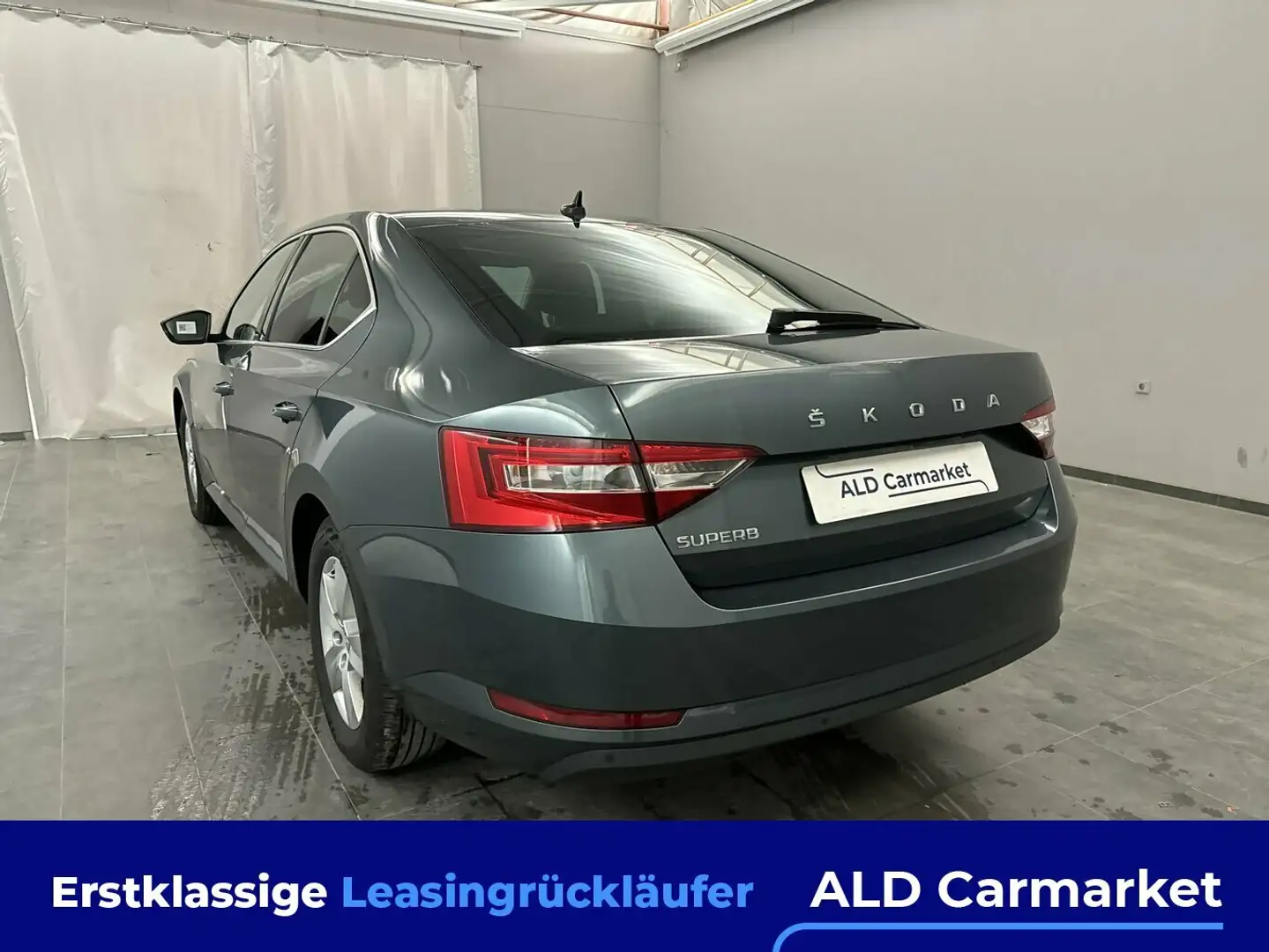Skoda Superb 2.0 TDI Ambition Limousine, 5-türig, 6-Gang Gris - 2