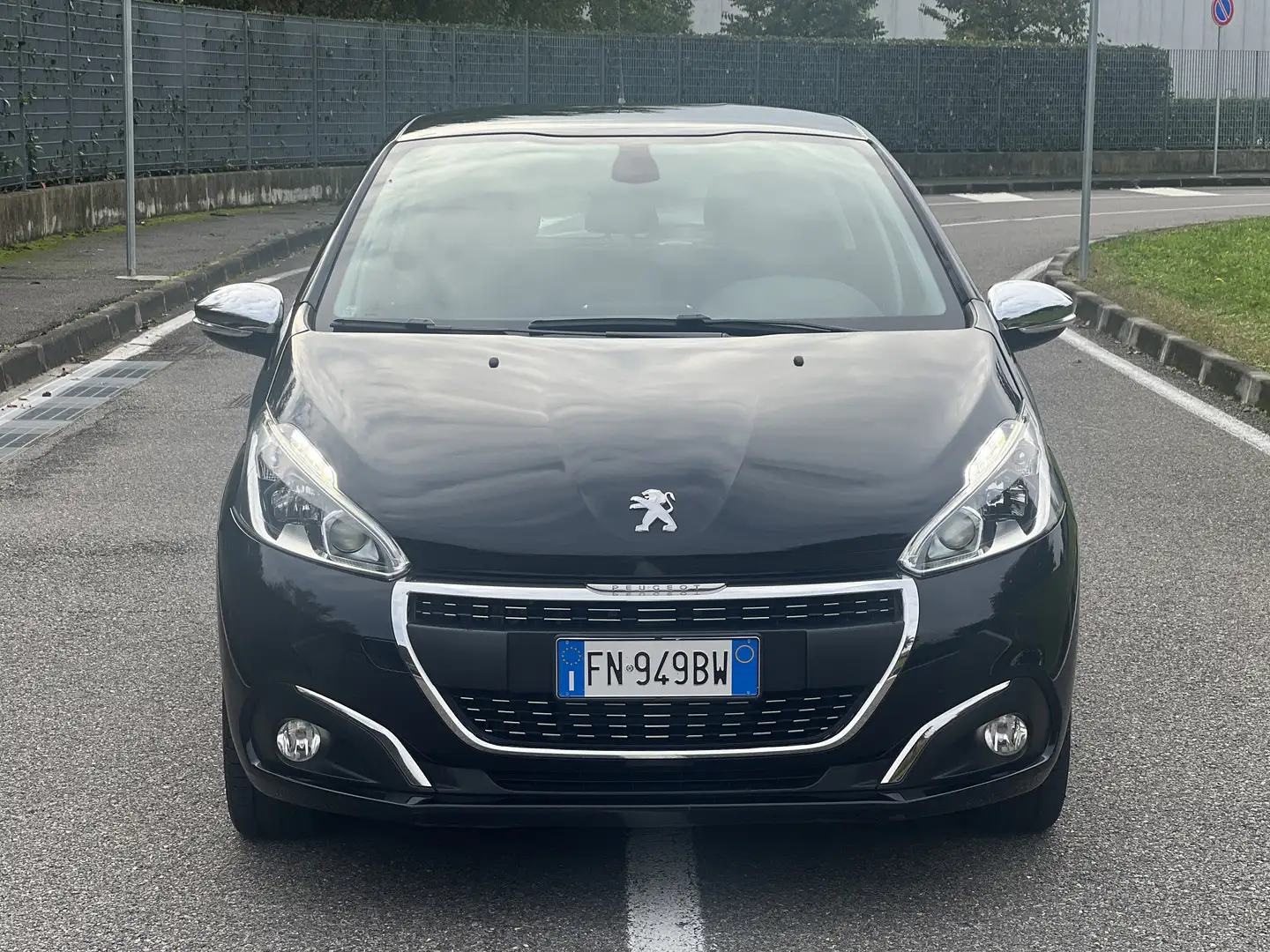 Peugeot 208 5p 1.6 bluehdi Allure 75cv Nero - 2