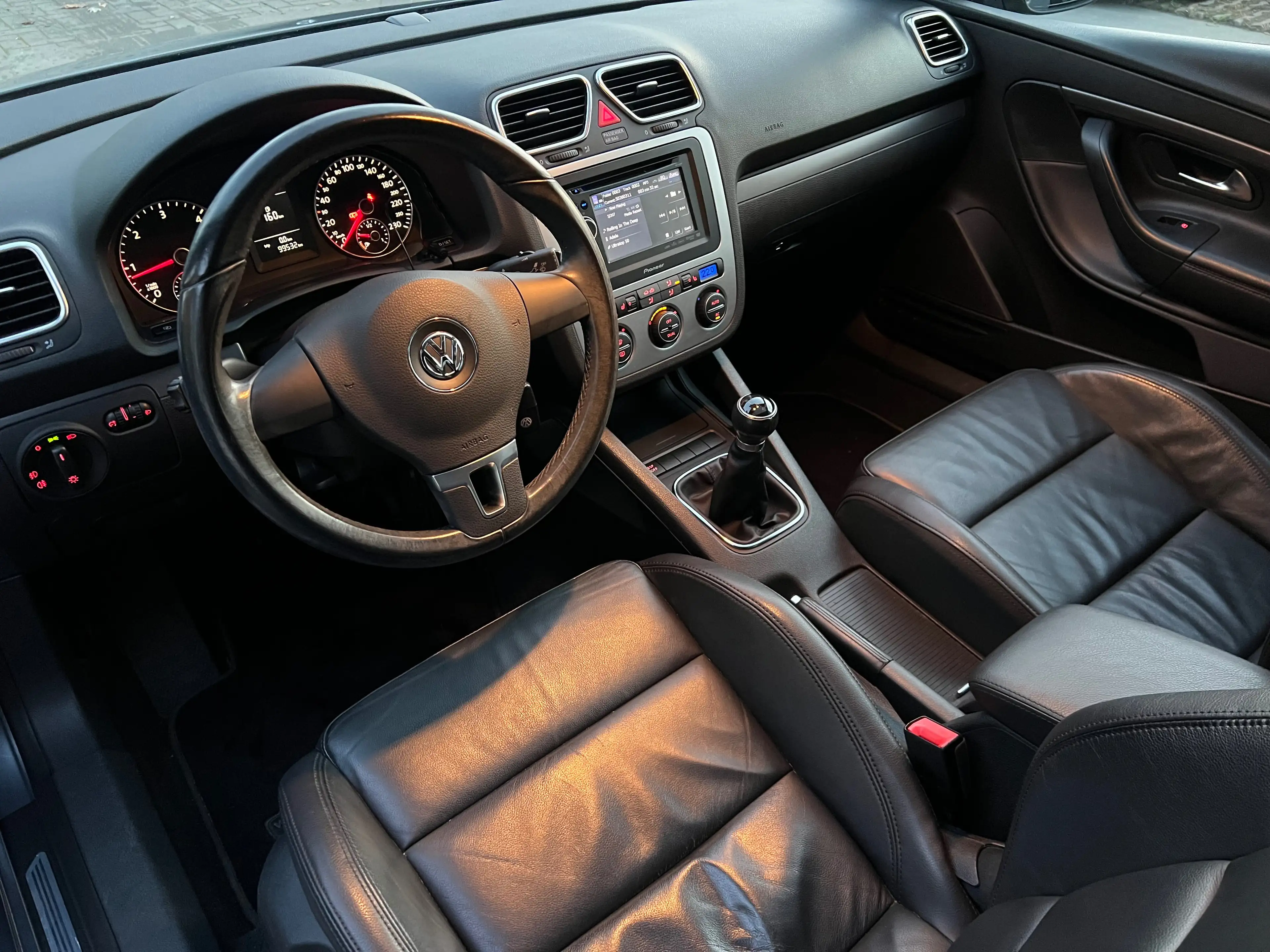 Volkswagen Eos 2.0 TDI Edition • Cabrio • Navi • Leder • — photo 12