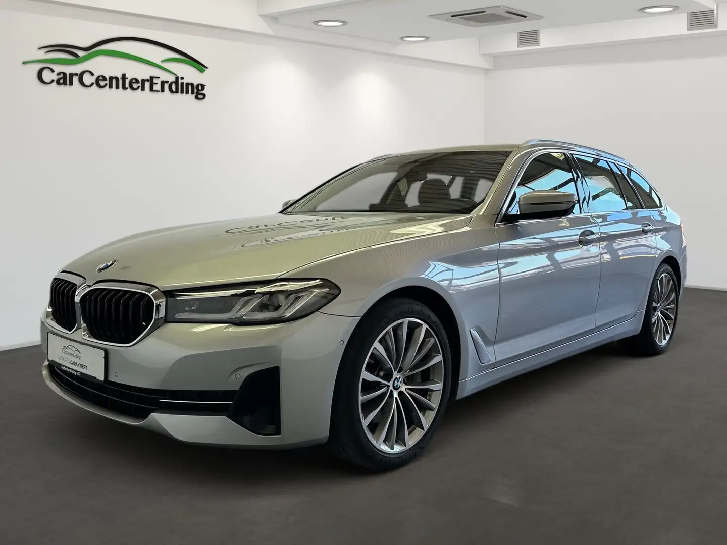 BMW 540 dTouring xDrive*A.LED*Navi*Kamera*Pano*Leder* Срібний - 1