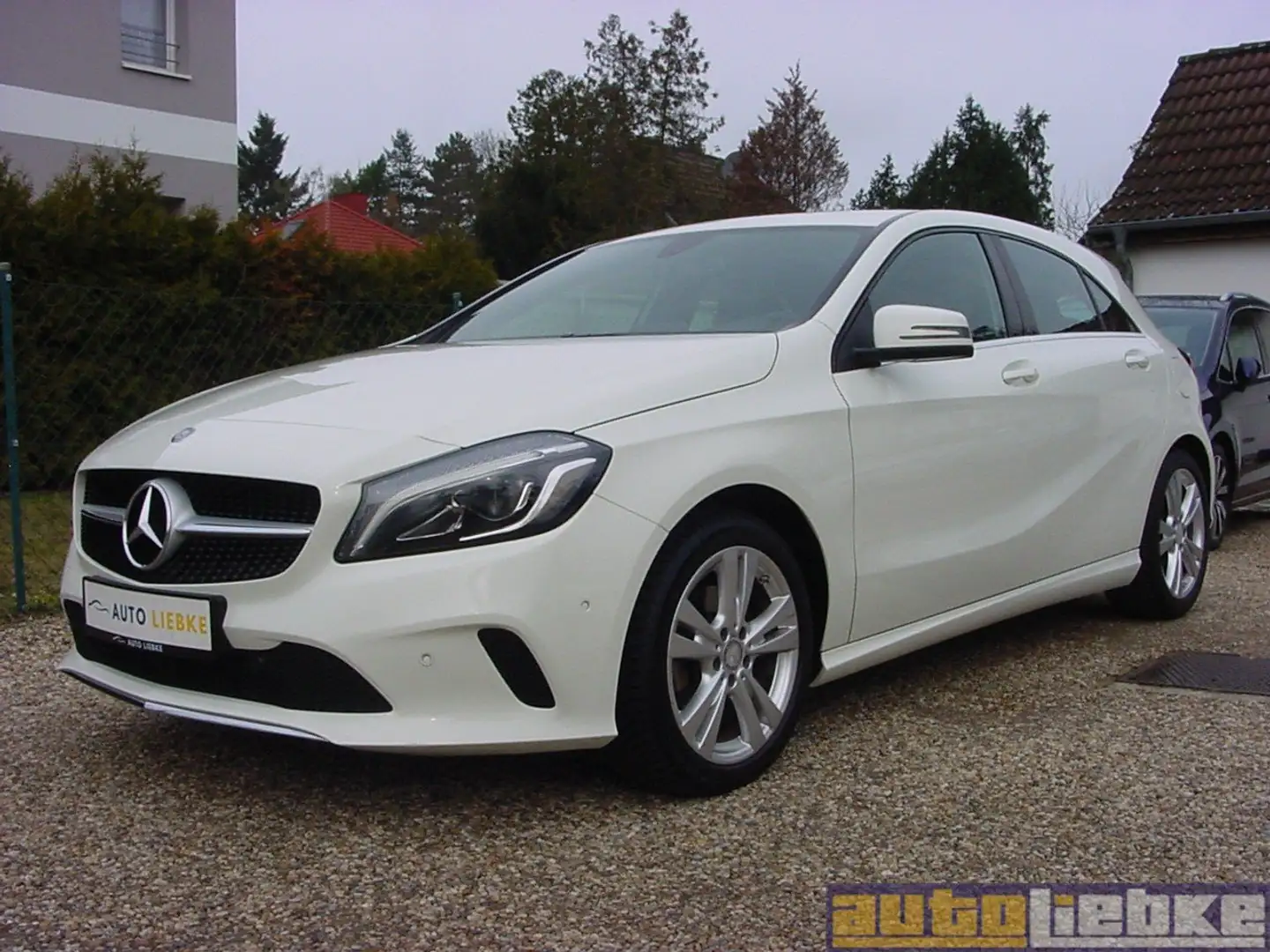 Mercedes-Benz A 180 SCORE! AUTOM,LED,NAVI,KLIMA,SHZ,PTS,BT,GRA,MB-SH!! Weiß - 1