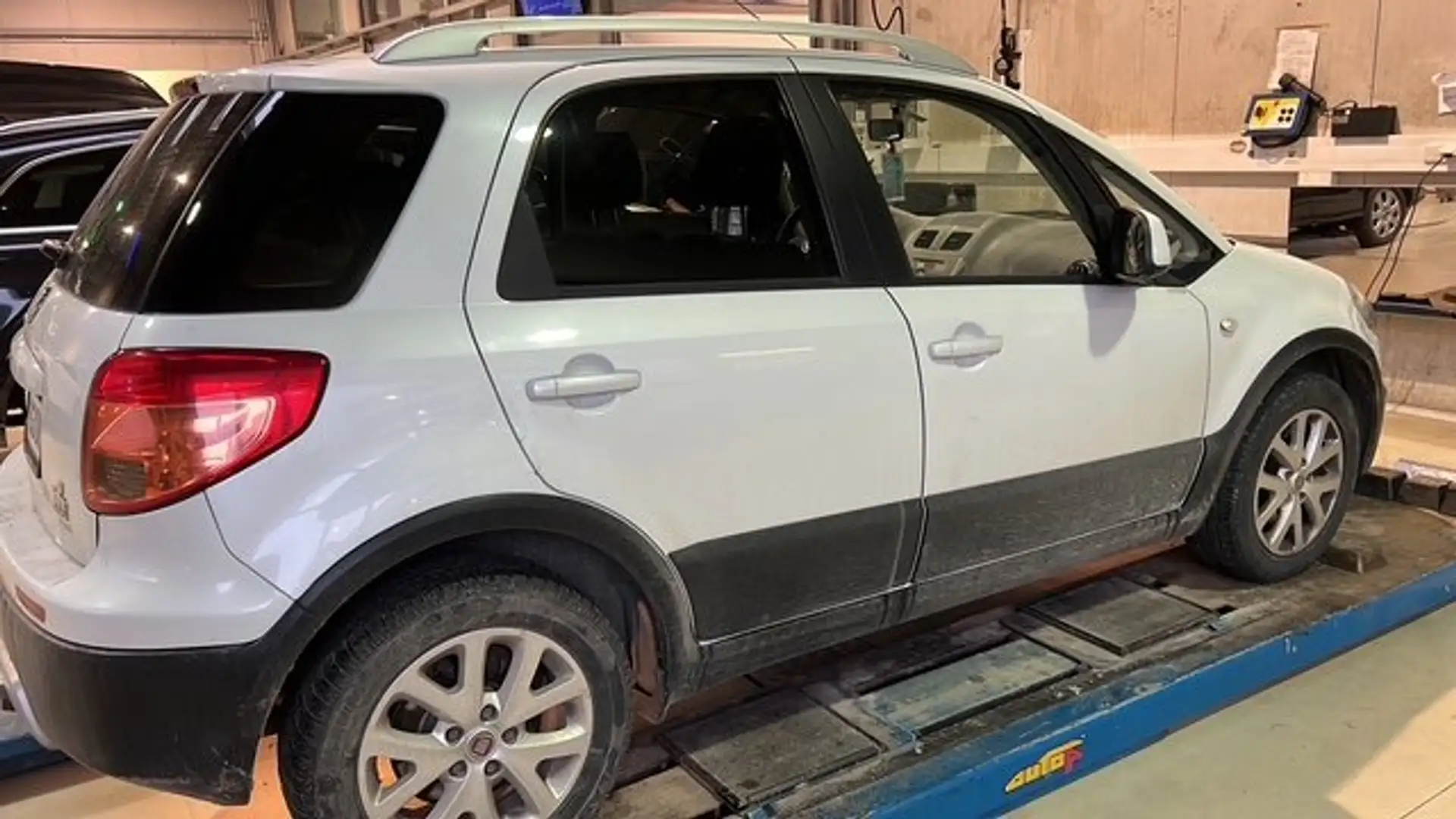 Fiat Sedici 2.0 Multijet 16V Emotion 4x4 Weiß - 2