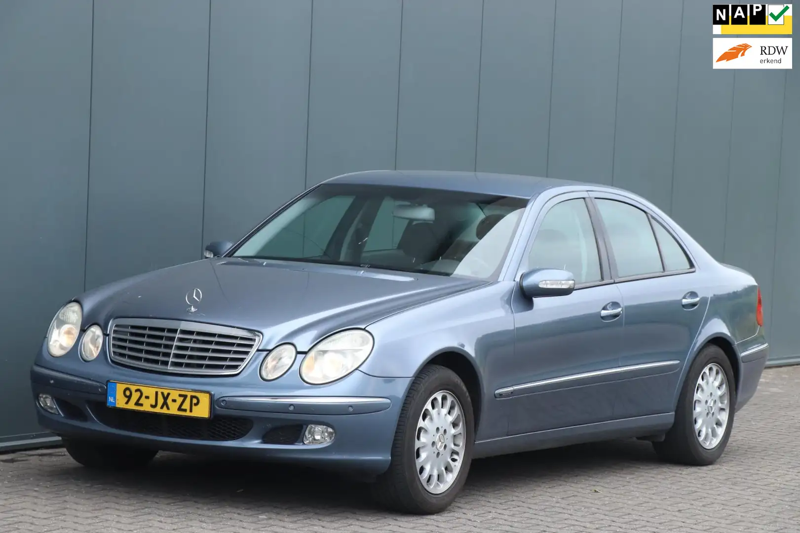 Mercedes-Benz E 240 Avantgarde | Youngtimer - Hele nette auto! Blauw - 1
