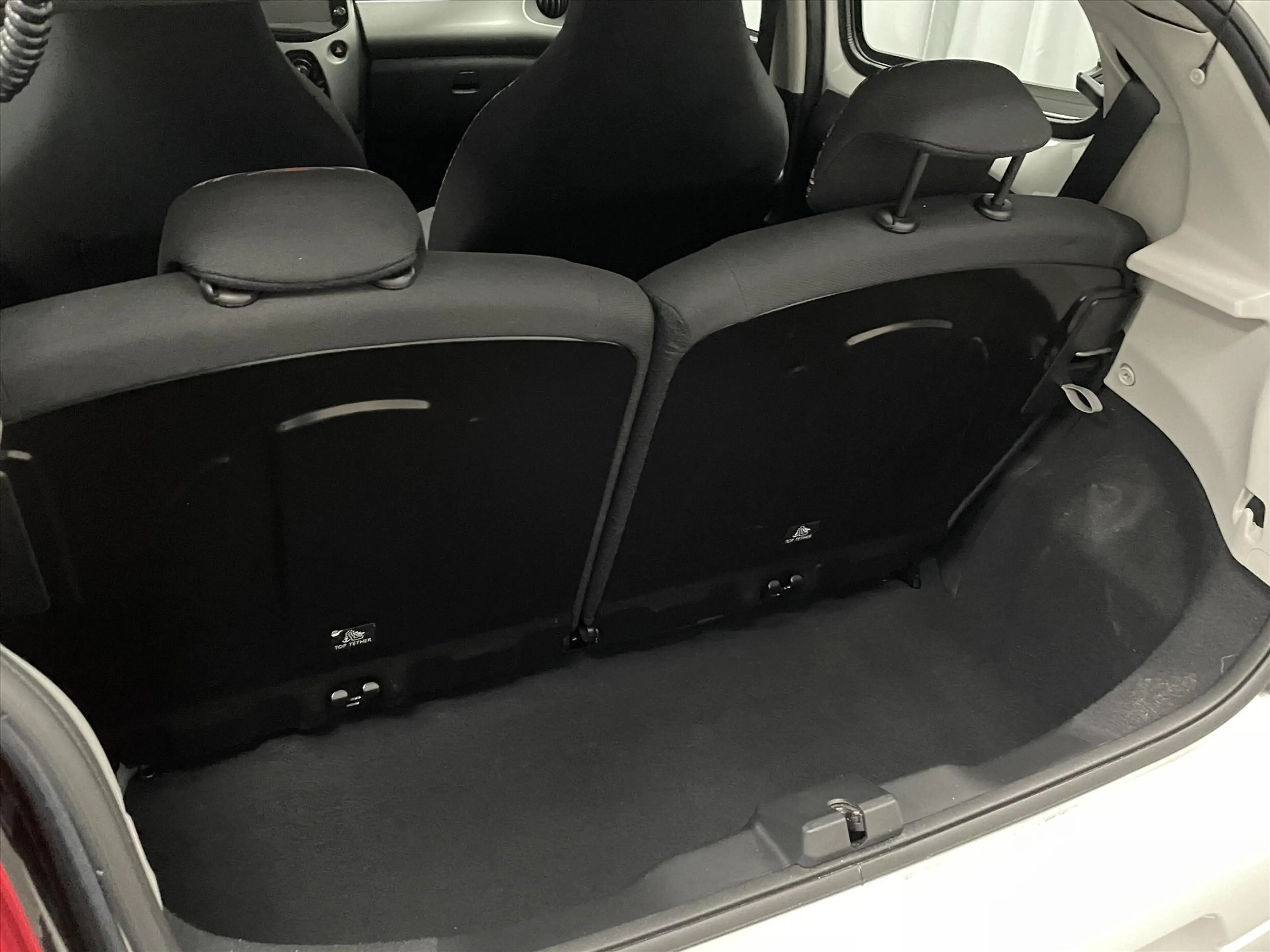 Citroen C1 FEEL 5drs 68pk Mirrorlink Navi groot display | Air — photo 17