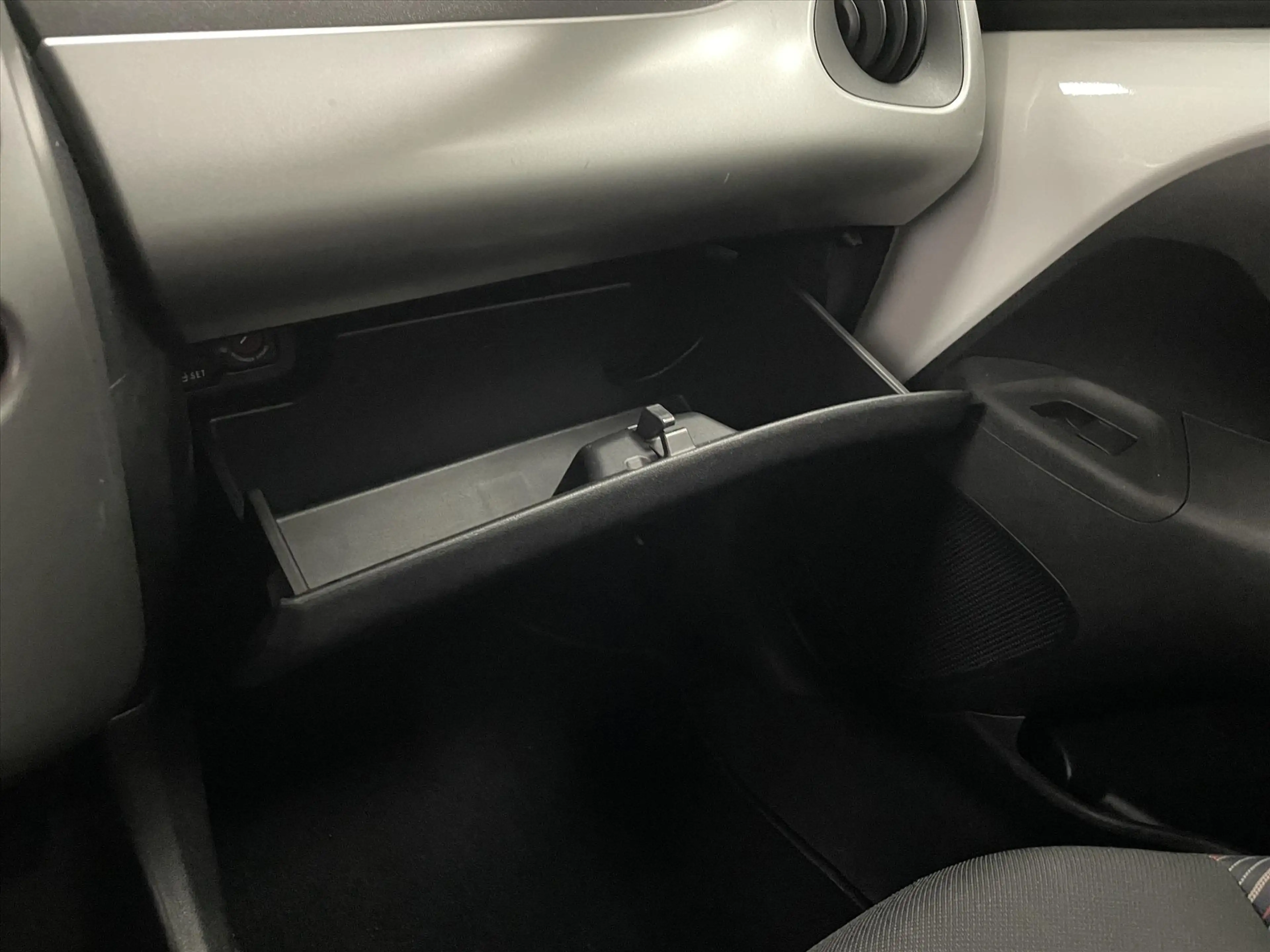 Citroen C1 FEEL 5drs 68pk Mirrorlink Navi groot display | Air — photo 38