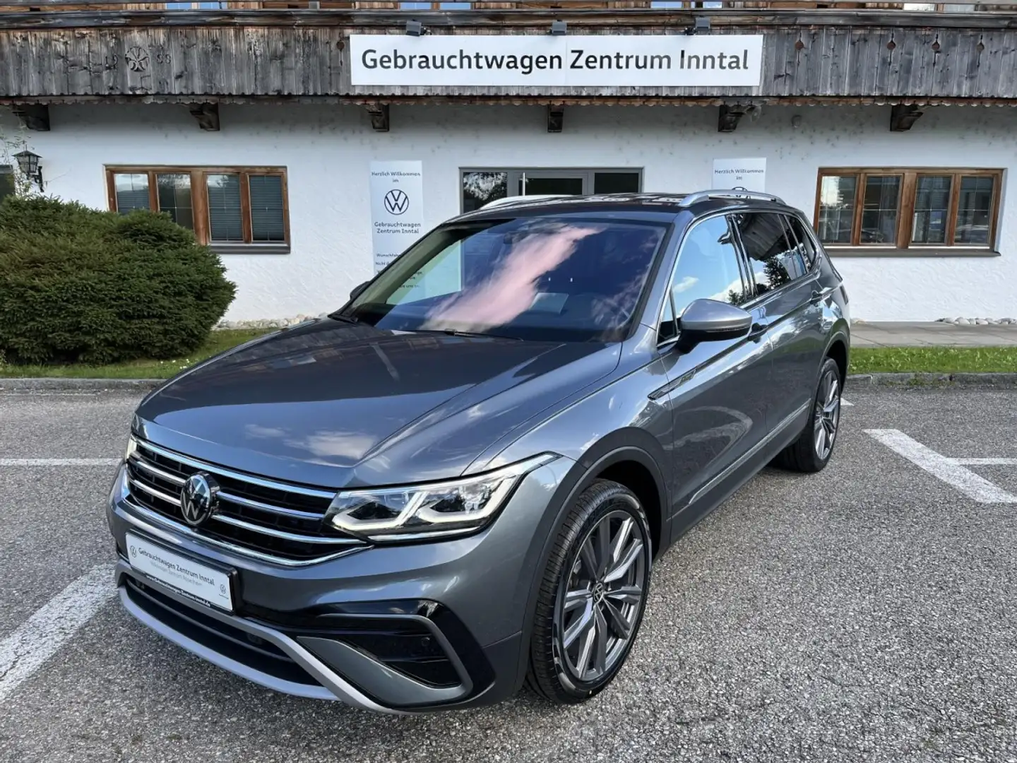 Volkswagen Tiguan Allspace 2,0 TSI DSG 4MotionElegance (AHK+Navi+Leder) Gris - 2