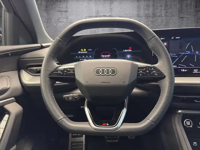 Audi Q5 view 5