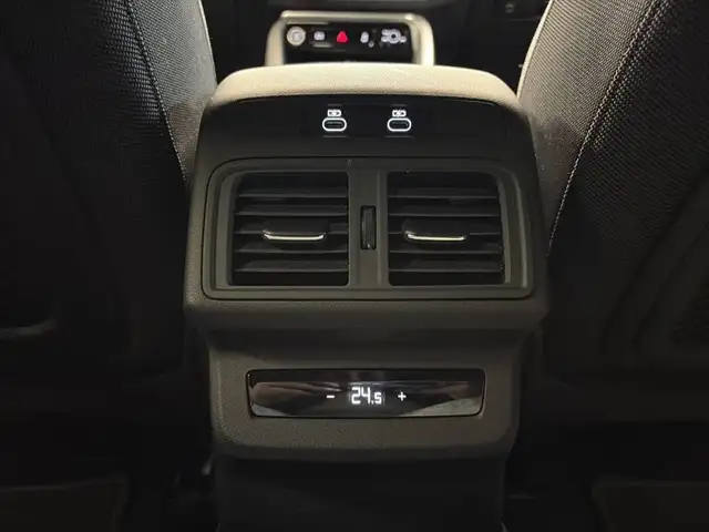 Audi Q5 view 8