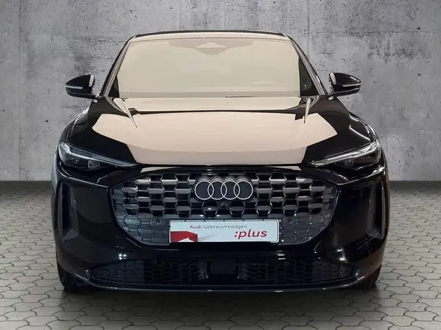 Audi Q5 view 4