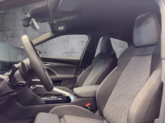 Audi Q5 view 10