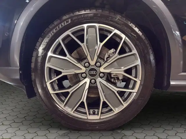 Audi Q5 view 6