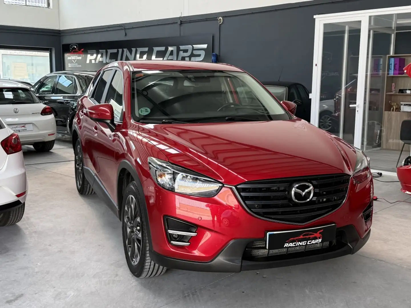 Mazda CX-5 2.2D Zenith Black Leather 4WD 110Kw Rojo - 1