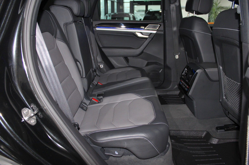 Volkswagen Touareg R-Line 4Motion/PANO/AHK/STHZ/LED/NAVI — photo 15
