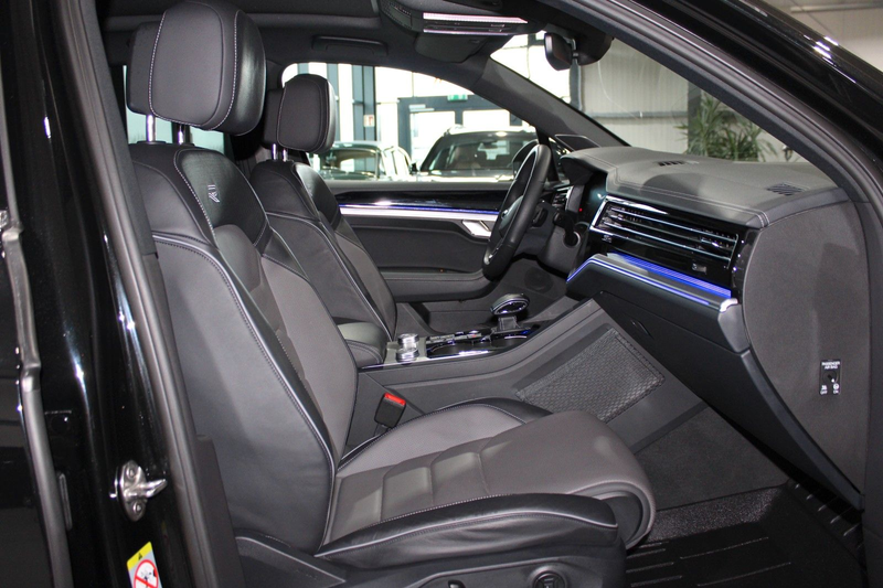 Volkswagen Touareg R-Line 4Motion/PANO/AHK/STHZ/LED/NAVI — photo 14