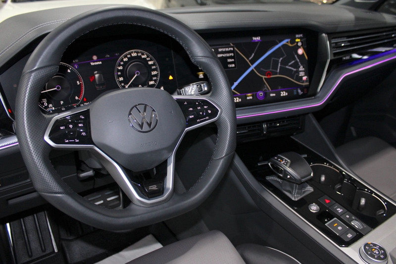 Volkswagen Touareg R-Line 4Motion/PANO/AHK/STHZ/LED/NAVI — photo 10