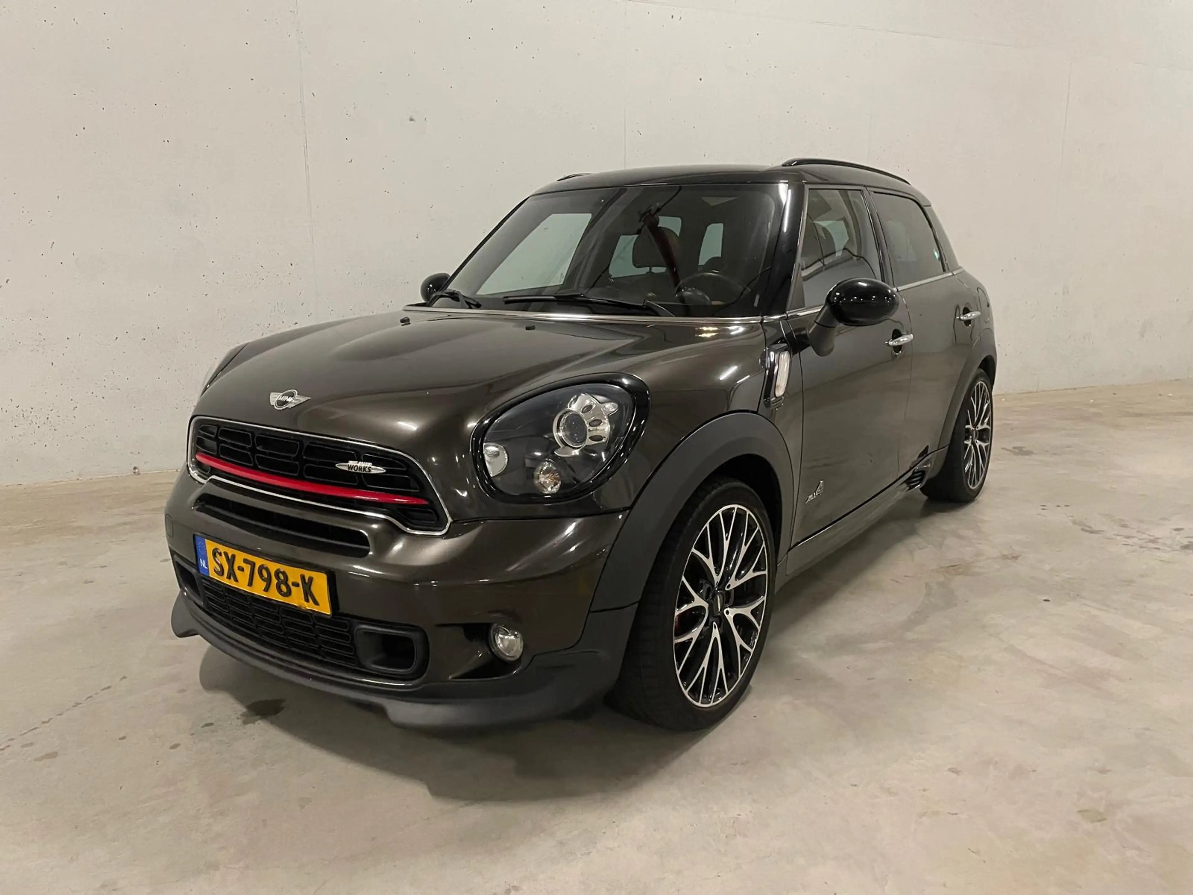 MINI John Cooper Works Countryman Mini 1.6 ALL4 Chili Leer — photo 3