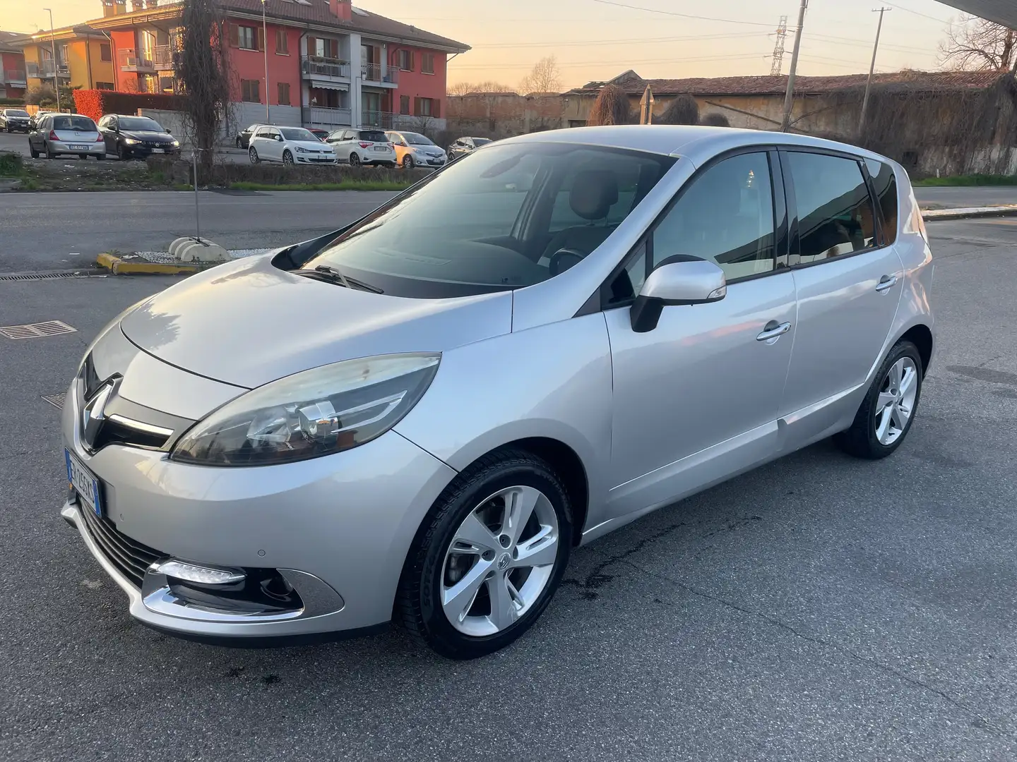 Renault Scenic Scenic X-Mod Cross 1.5 dci Energy s Grijs - 1