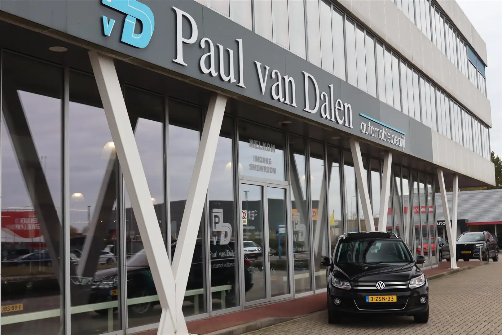 Volkswagen Tiguan 1.4TSI 160PK Sport&Style AUTOMAAT 1e Eigenaar | Pa Zwart - 2