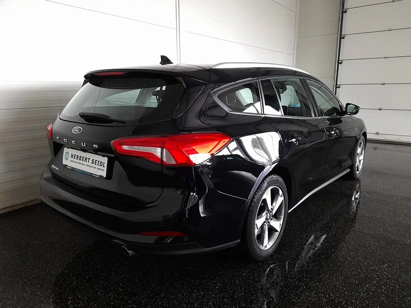Ford Focus TURNIER C&C 1,5 EcoBlue *LED / NAVI / TEMPOMAT ... Schwarz - 2