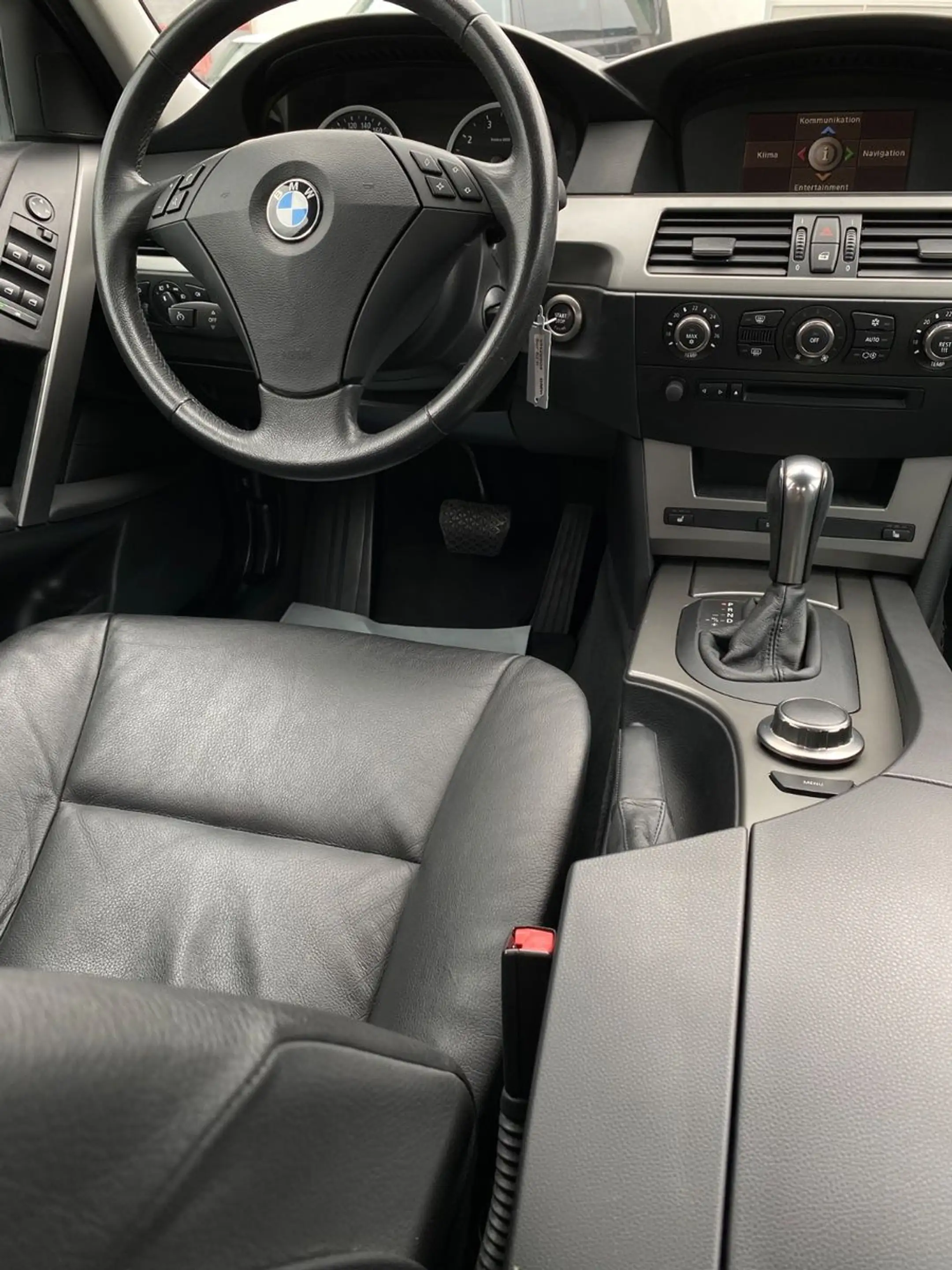 BMW 523 i Lim. 6-Zyl. Autom.*2.Hd*Leder*Xenon*Shzg* — photo 12