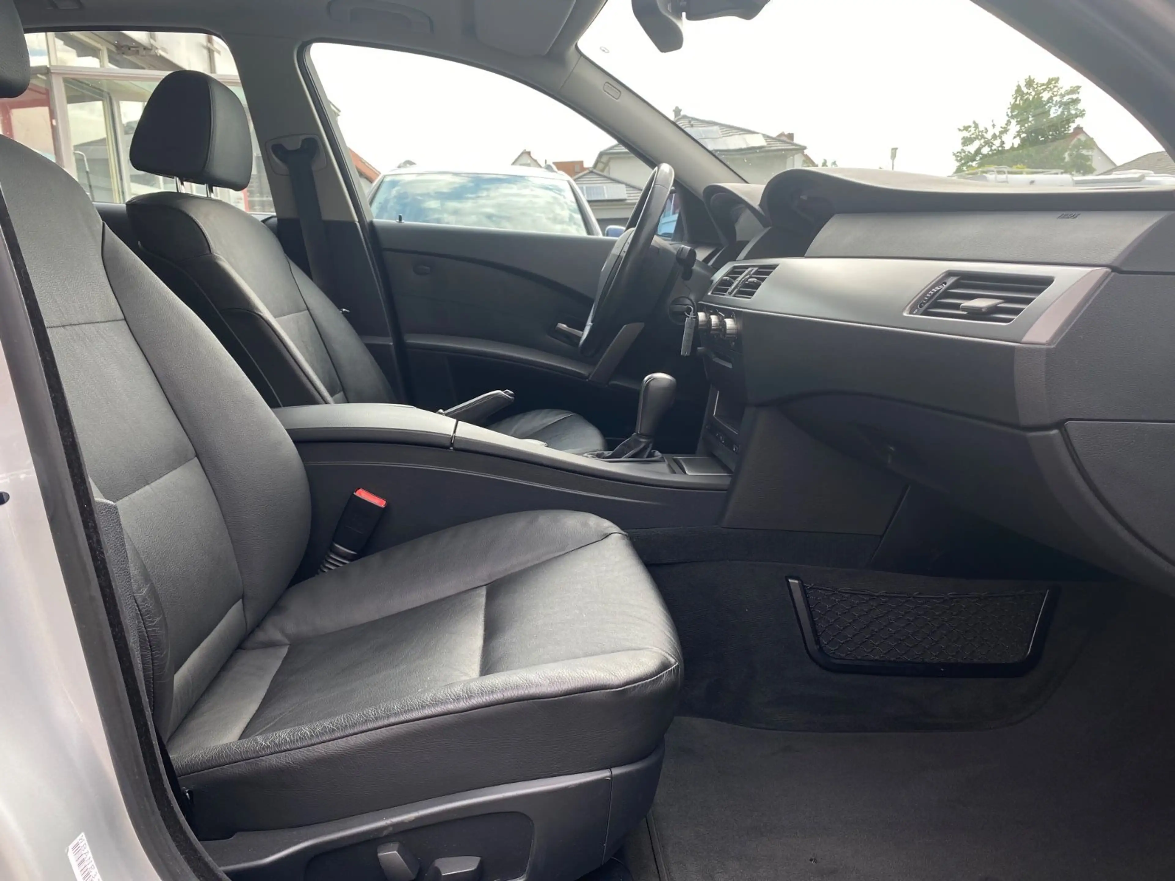BMW 523 i Lim. 6-Zyl. Autom.*2.Hd*Leder*Xenon*Shzg* — photo 8