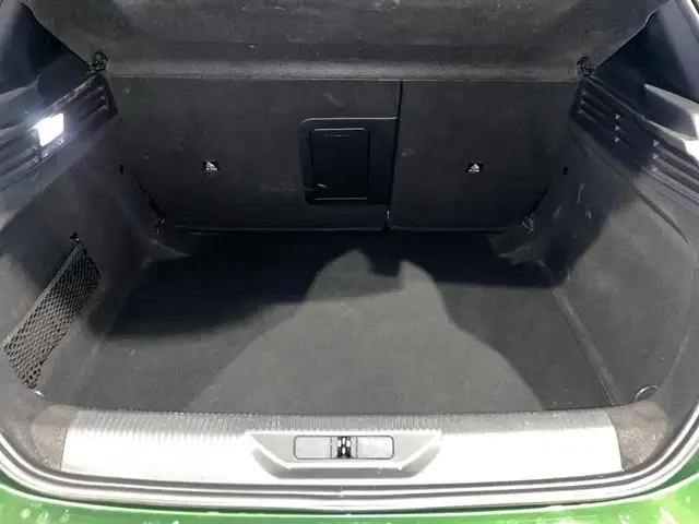 Peugeot 308 view 9