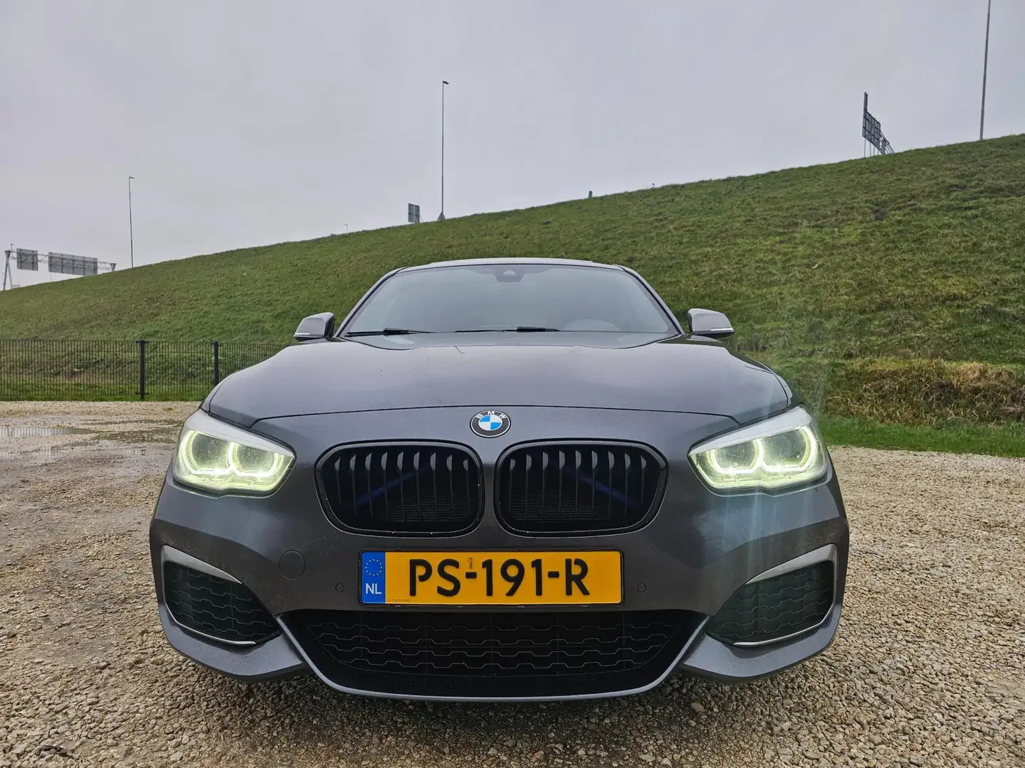 BMW 140 1-serie M140i xDrive High Executive Šedá - 2