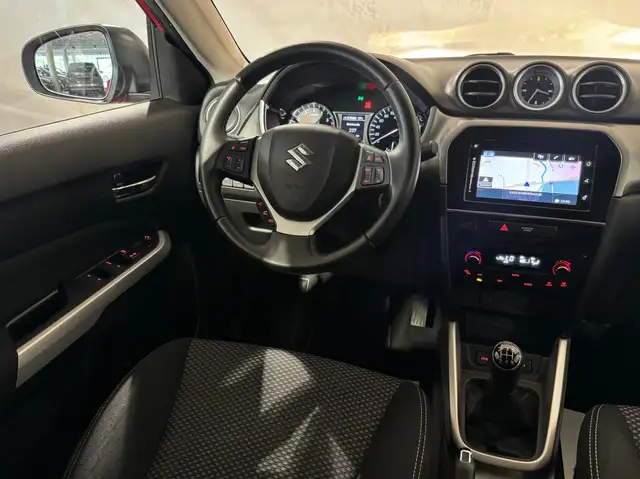 Suzuki Vitara view 25