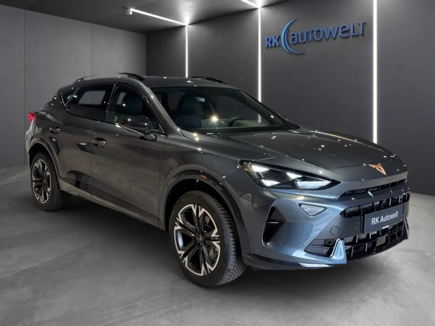 CUPRA Formentor 1.5 eTSI LED AHK Navi Sennheiser Edge Grey - 2