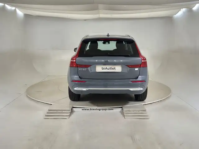 Volvo XC60 view 3