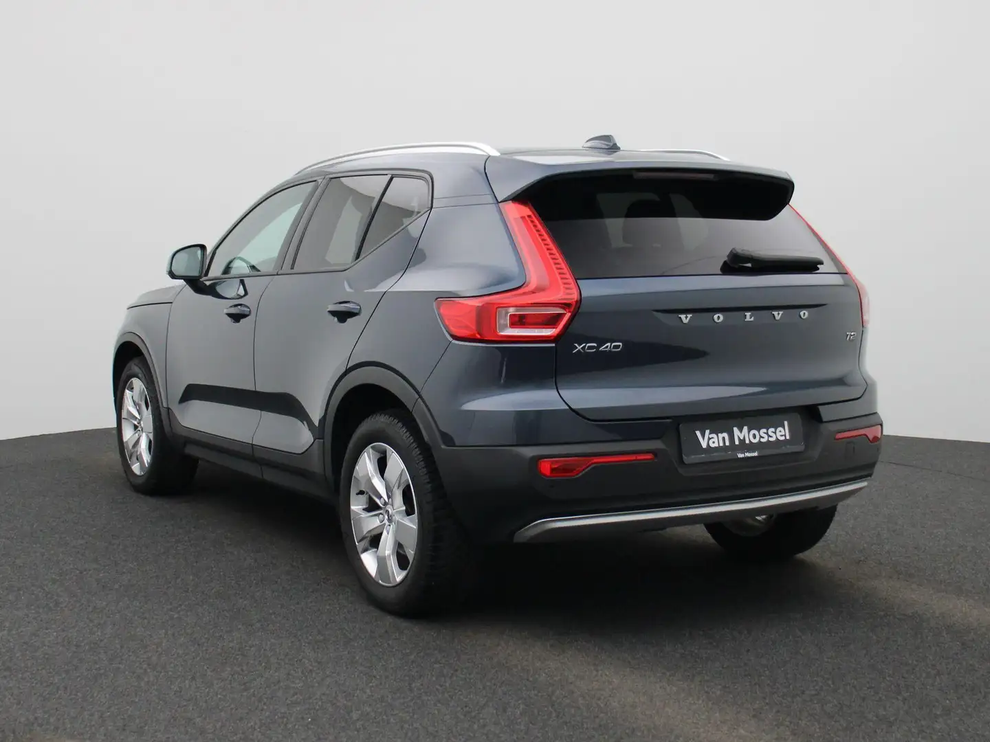 Volvo XC40 1.5 T2 Momentum Pro Blauw - 2