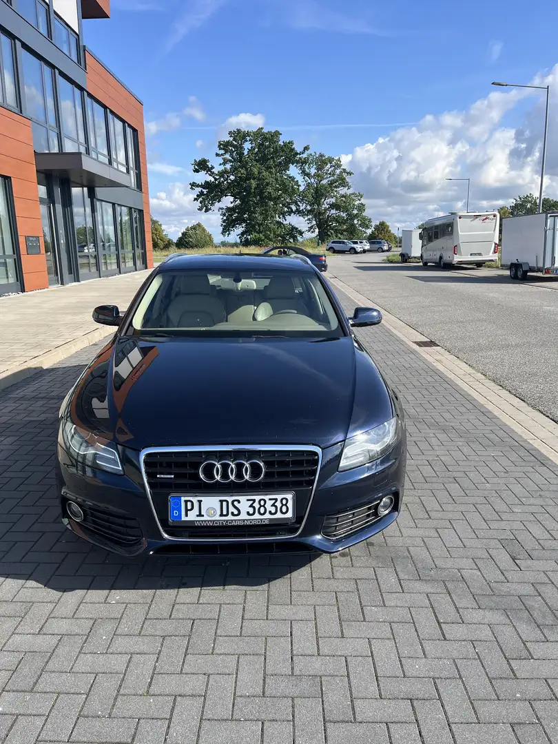 Audi A4 Attraction Quattro AVANT 239PS VOLLLEDER 19-Zoll Blue - 1