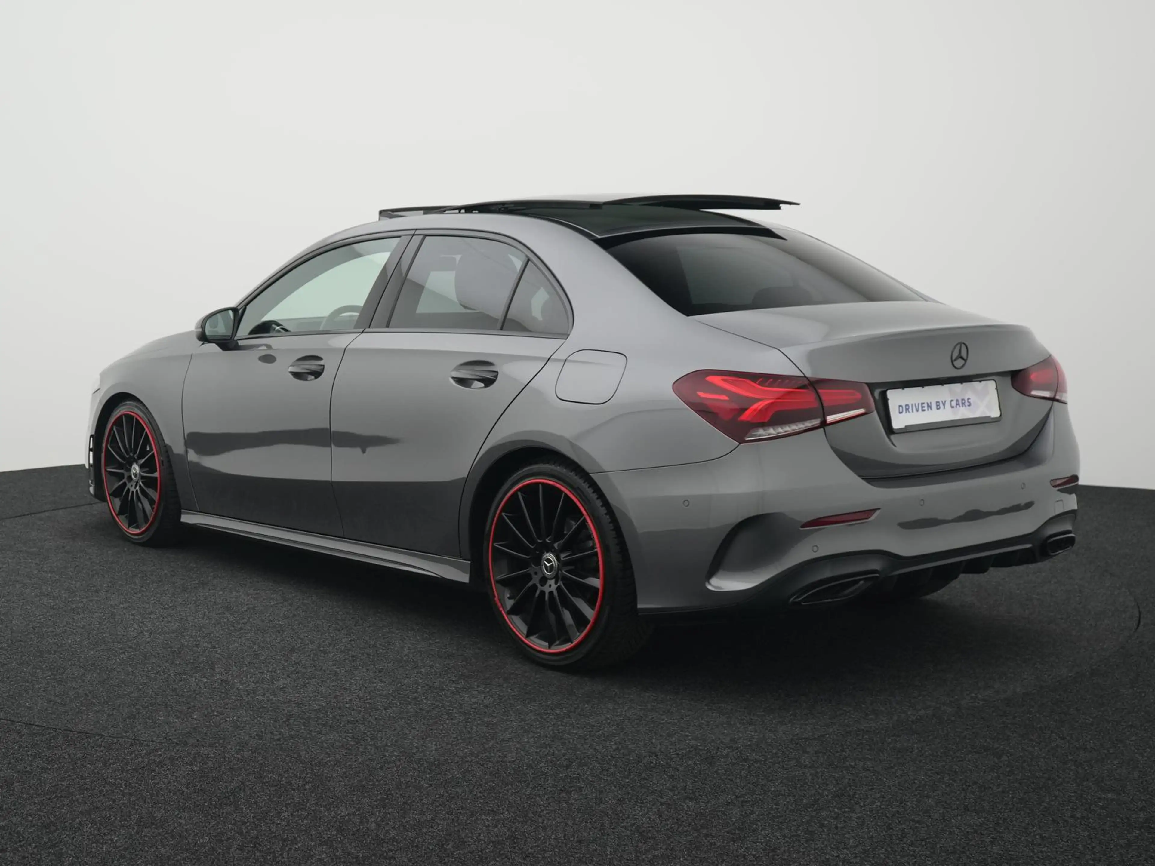 Mercedes-Benz A 180 d Limousine AMG-Line,MULTIBEAM,PANO,MEMORY — photo 4