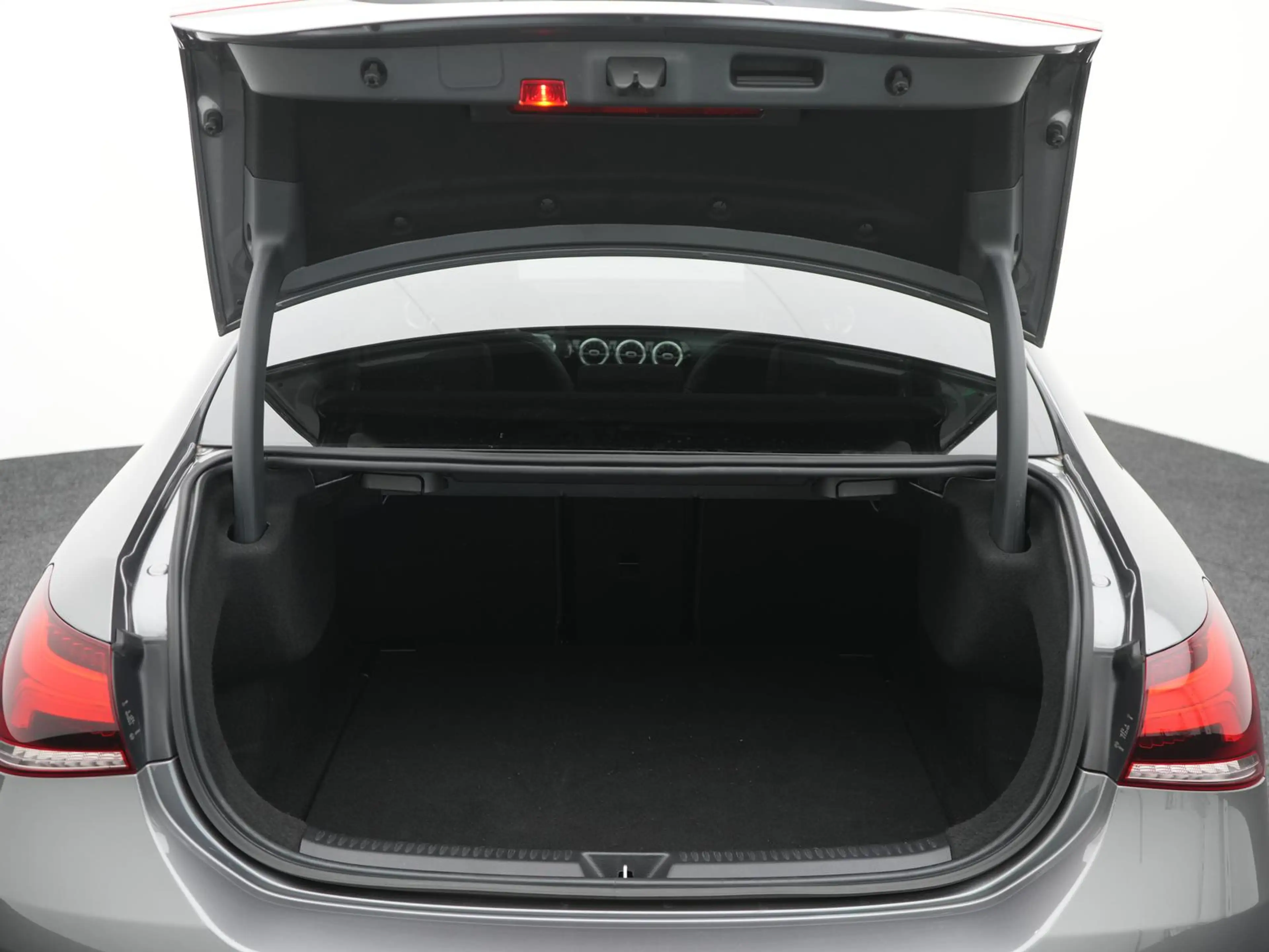 Mercedes-Benz A 180 d Limousine AMG-Line,MULTIBEAM,PANO,MEMORY — photo 8