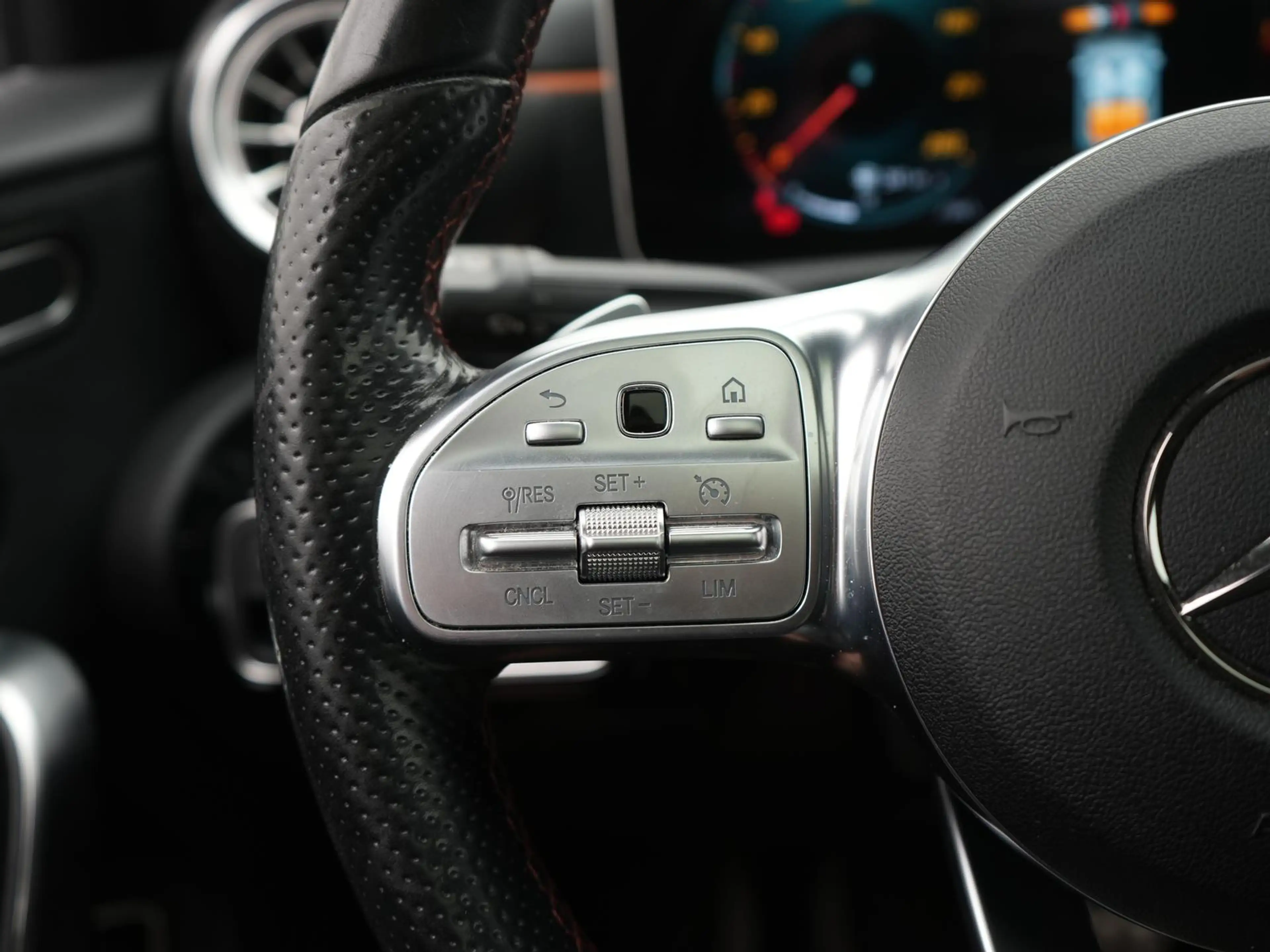 Mercedes-Benz A 180 d Limousine AMG-Line,MULTIBEAM,PANO,MEMORY — photo 11