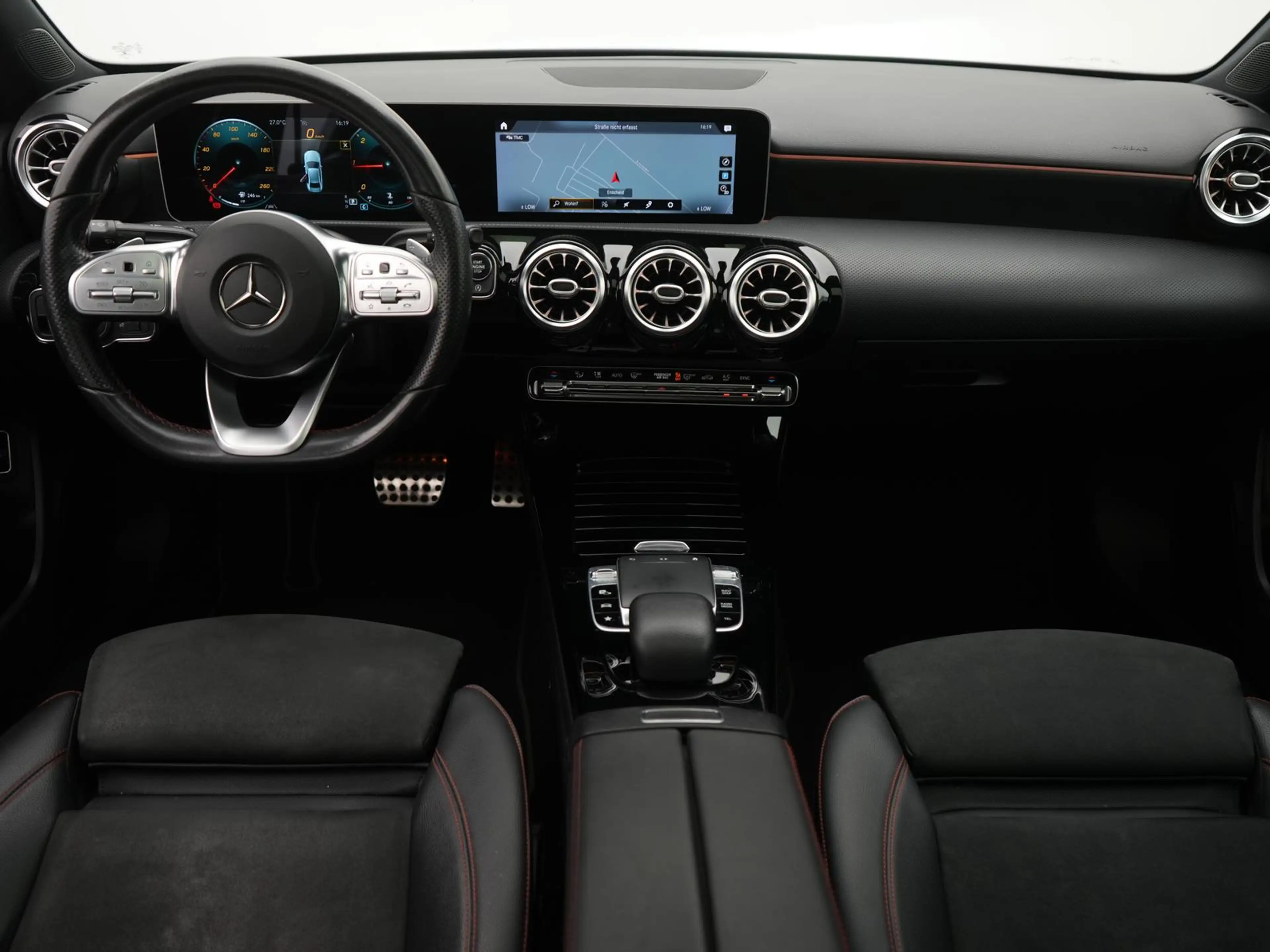Mercedes-Benz A 180 d Limousine AMG-Line,MULTIBEAM,PANO,MEMORY — photo 9