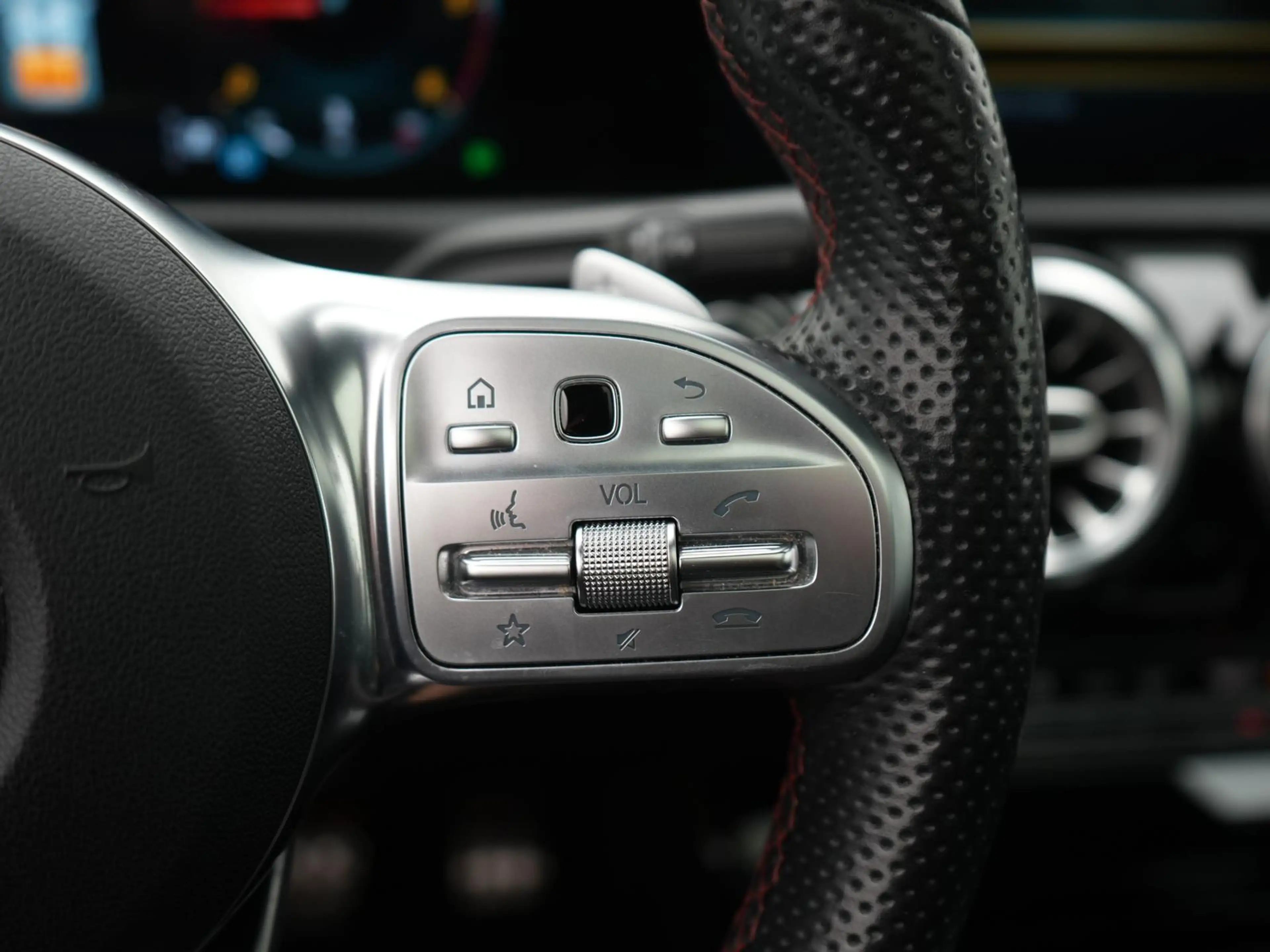 Mercedes-Benz A 180 d Limousine AMG-Line,MULTIBEAM,PANO,MEMORY — photo 12