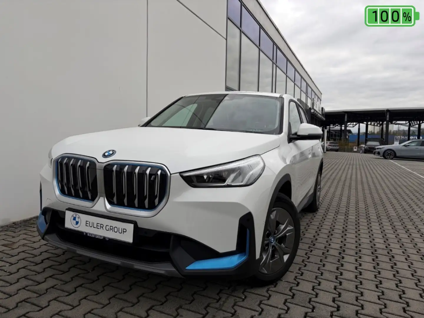 BMW iX1 xDrive 30 LMR SHZ Parkass DAB WideScr Weiß - 1