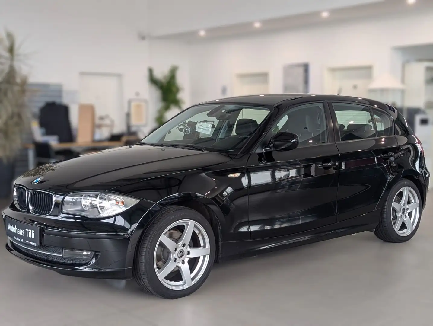 BMW 116 i 5-Trg Automatik / Klimaaut. /Alu /PDC Noir - 1