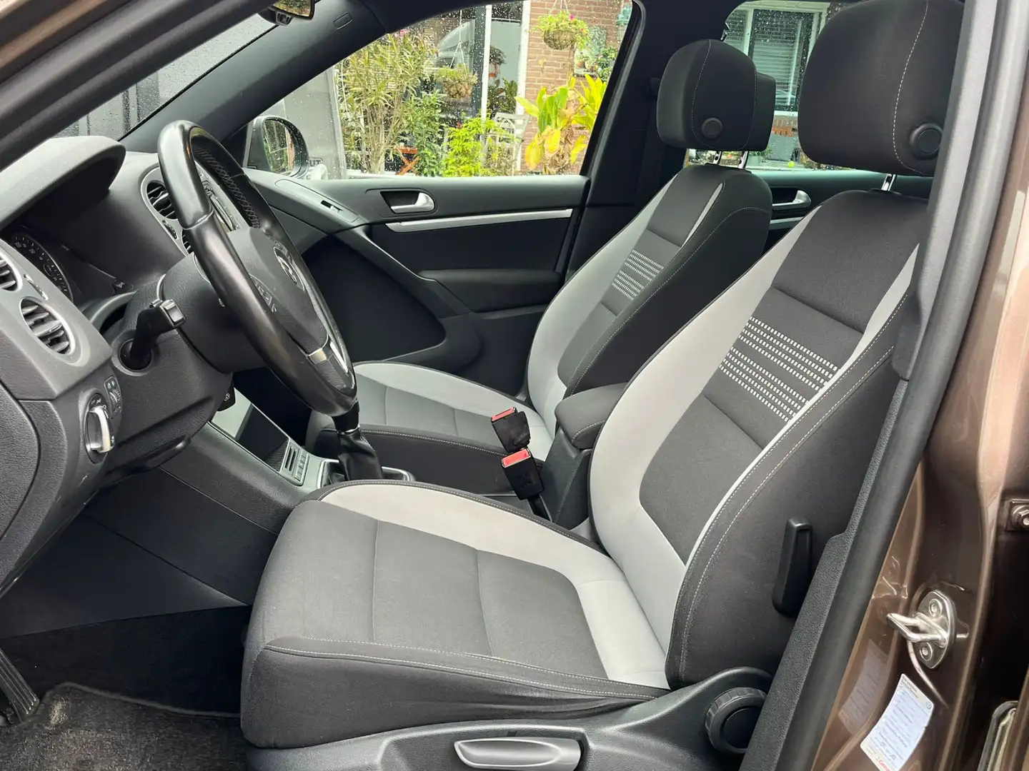 Volkswagen Tiguan 1.4 160pk TSI Sport&Style. Panodak, StoelVerw, Cli Bruin - 2