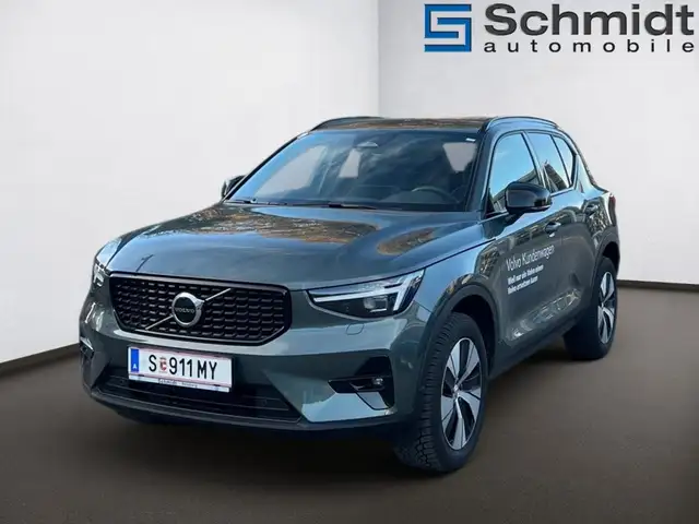 Volvo XC40 Plus, B3 Mild Hybrid, Benzin, Dark