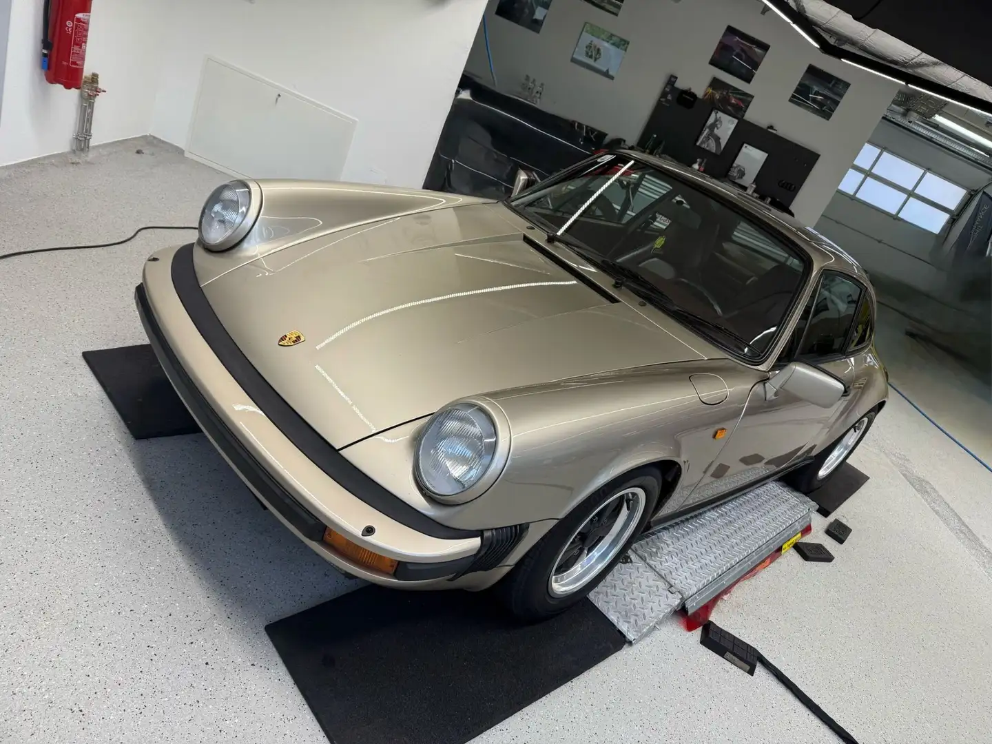 Porsche 911 G-Modell Gold - 1